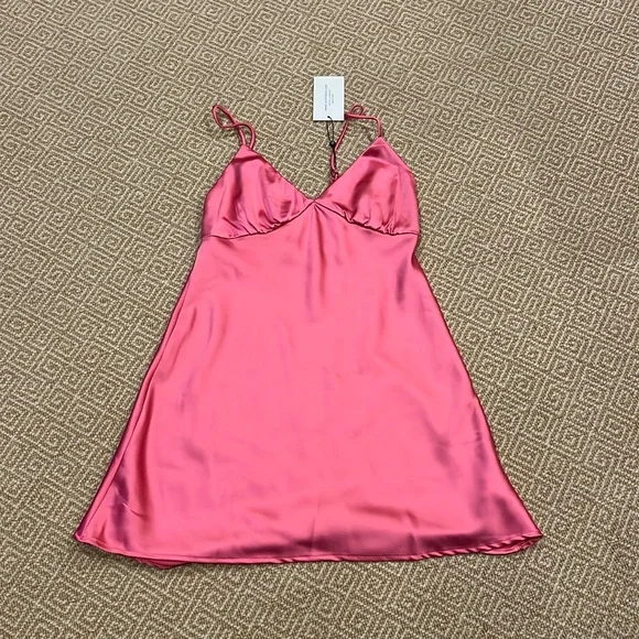 Silk pink dress - Picture 1 of 3